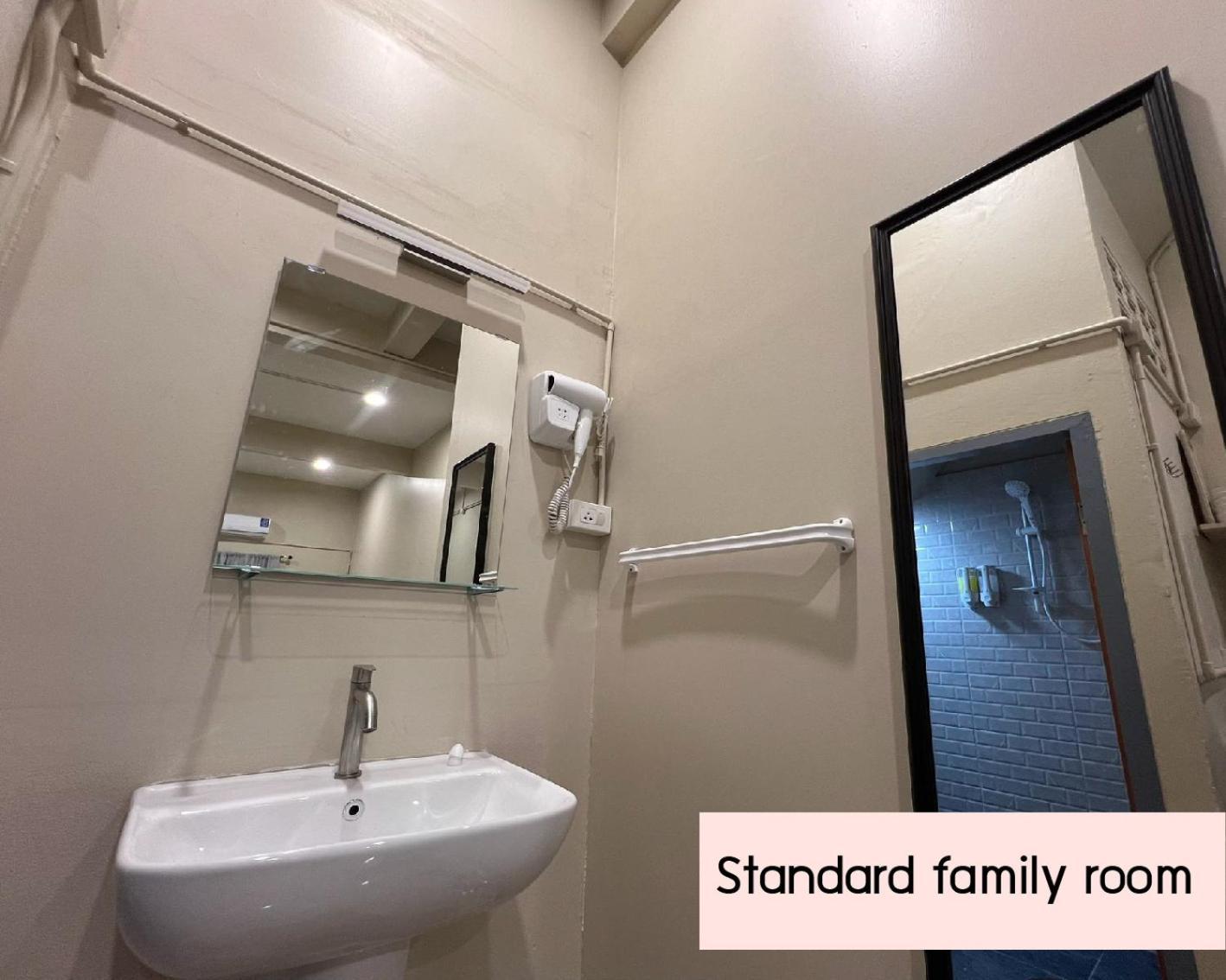 בנגקוק Achcha Hotel - Itsaraphap Mrt Station - Wat Arun מראה חיצוני תמונה